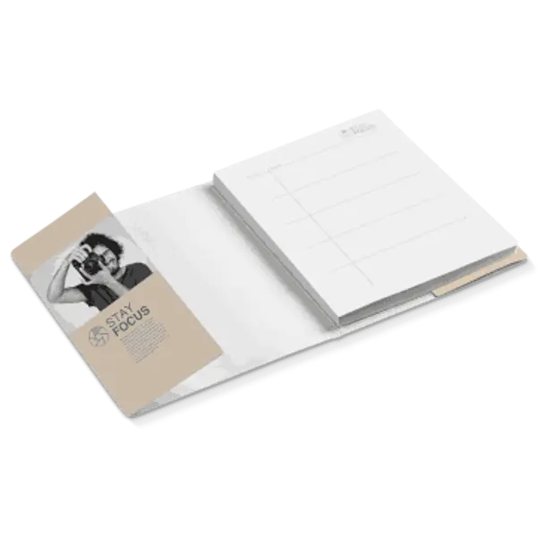 {"pl":"Notes z gumką i skrzydełkami, okładka miękka  (A5, A4)","en":"Notebook with elastic band and flaps, soft cover (A5, A4)","de":"Notizblock mit Gummiband und Klappen, Softcover (A5, A4)"}