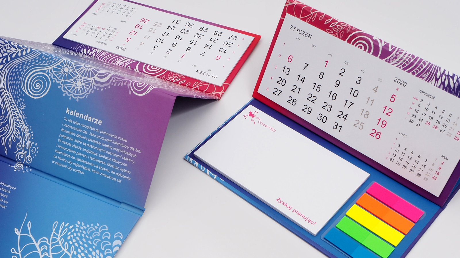 FKD – kalendarz biurkowy stojący (piramidka) z notesem i znacznikami + koperta